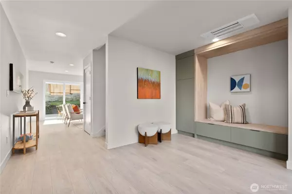 Seattle, WA 98115,1253 NE 96th ST