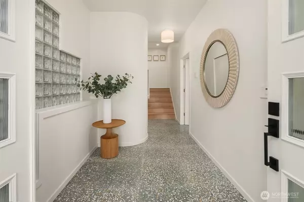 Seattle, WA 98199,3006 44th AVE W