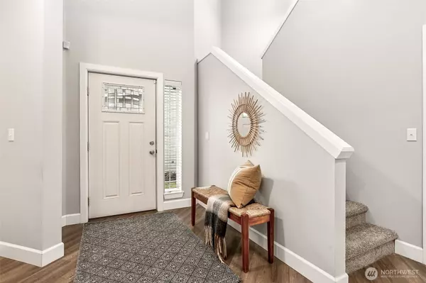 Olympia, WA 98516,913 Burton Ray ST NE