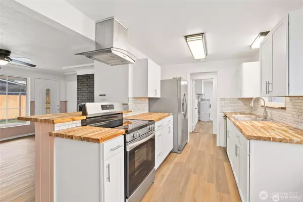 Lakewood, WA 98499,9025 Carol AVE S