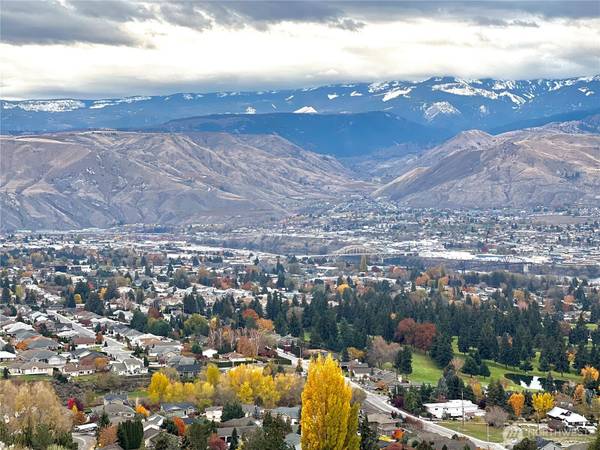 776 NE Tyler PL, East Wenatchee, WA 98802