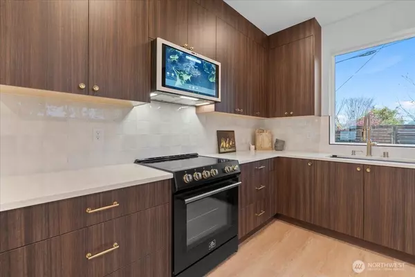 Seattle, WA 98116,4106 49th AVE SW