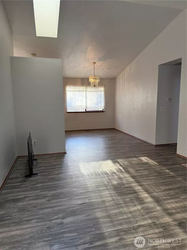 Renton, WA 98055,2024 SE 8 DR