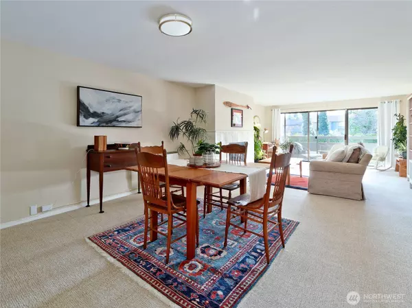 Seattle, WA 98115,5845 NE Park Point DR #G203