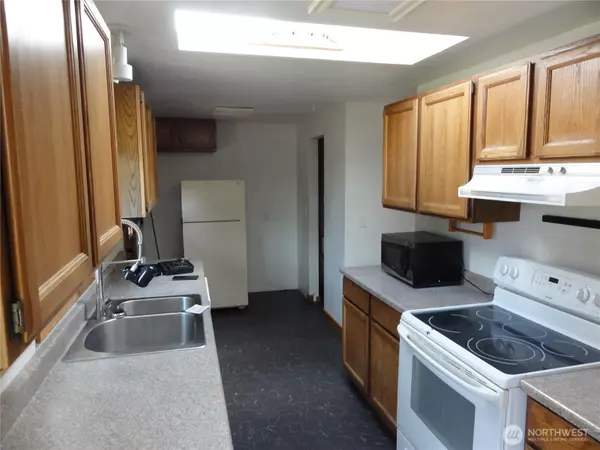 Federal Way, WA 98003,28821 18th AVE S