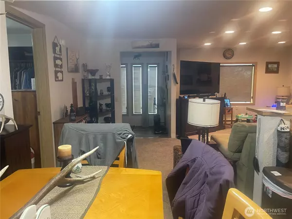 Omak, WA 98841,215 Dewberry E