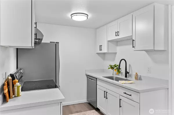 Seattle, WA 98133,707 N 130th #B204