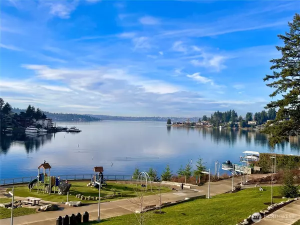 Bellevue, WA 98004,511 100th AVE NE #111