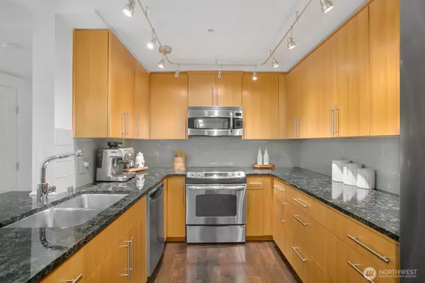 Bellevue, WA 98004,511 100th AVE NE #111