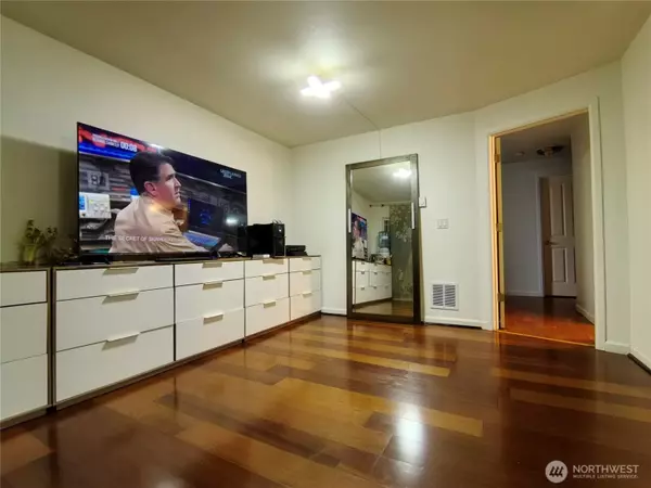 Bellevue, WA 98007,14006 SE 6th #14