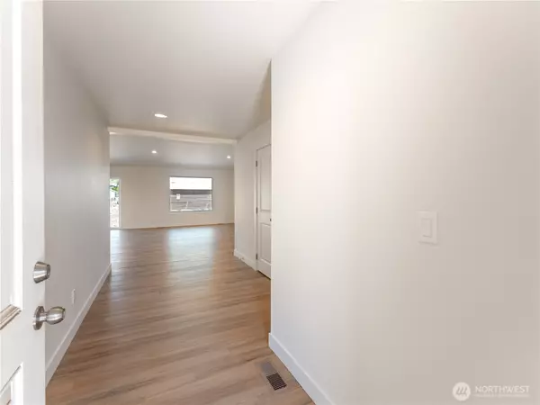 East Wenatchee, WA 98801,70 Salmon DR