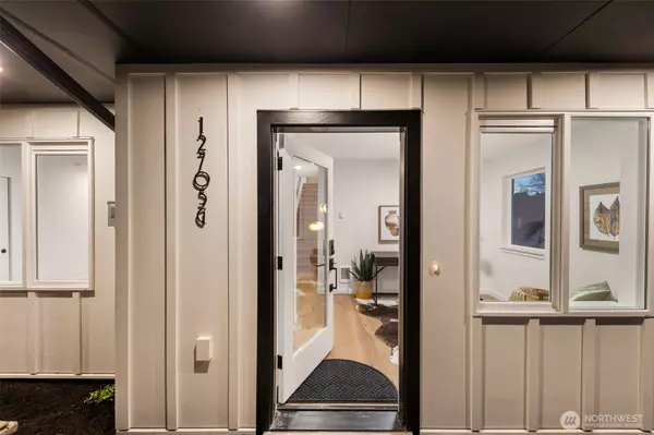 Kirkland, WA 98034,12701 NE 144th ST #F