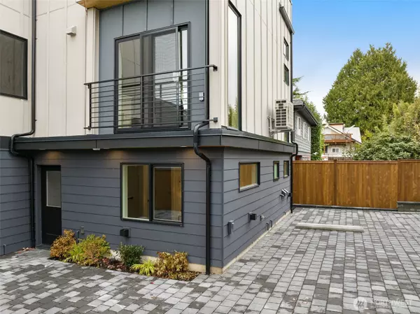 Seattle, WA 98117,315 B NW 86th ST #B