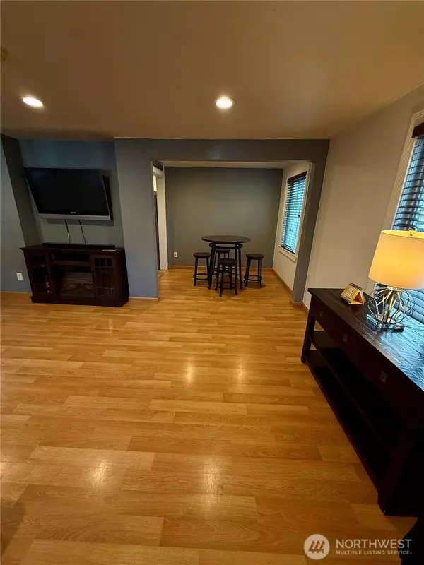 Renton, WA 98058,3533 SE 6th ST