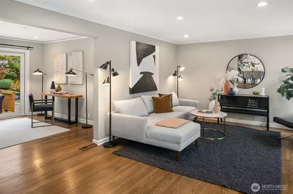 Seattle, WA 98105,5717 37th AVE NE