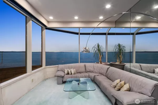 Seattle, WA 98116,3089 Alki AVE SW #2