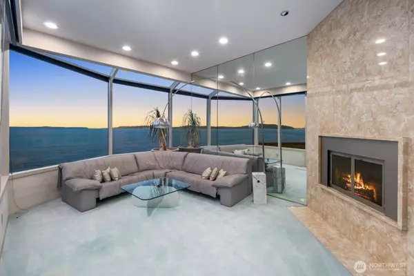 Seattle, WA 98116,3089 Alki AVE SW #2