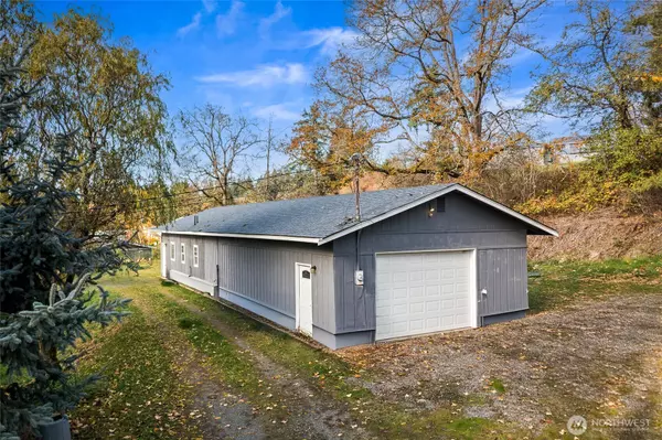 Tacoma, WA 98445,965 E Brookdale RD