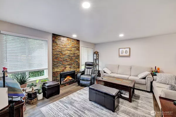 Federal Way, WA 98003,527 S 323rd PL #18c