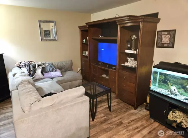 Lacey, WA 98516,9124 Lewis NE