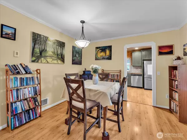 Seattle, WA 98125,10314 20th AVE NE