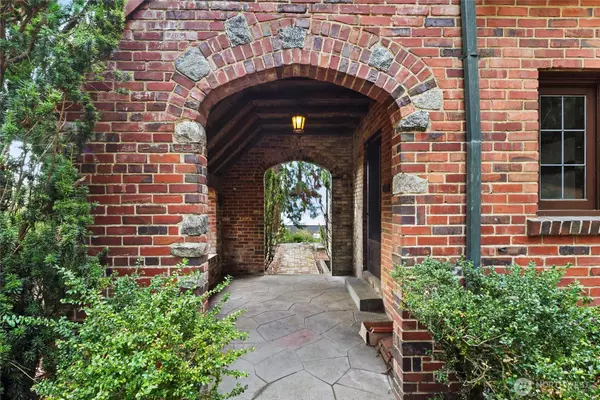 Burien, WA 98166,16349 Maplewild AVE SW