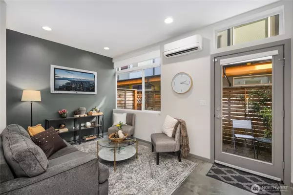 Seattle, WA 98118,5936 S 36th AVE #F