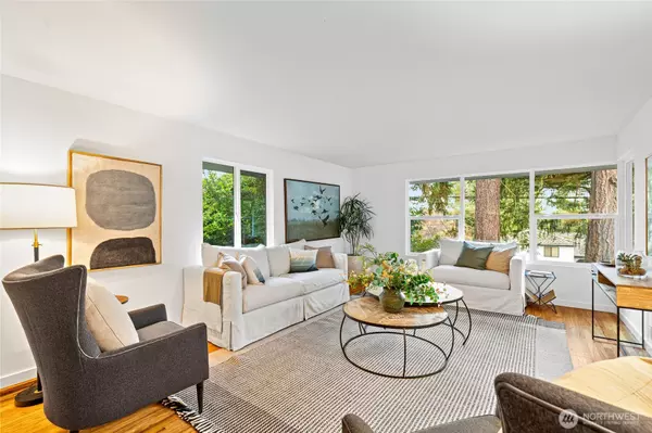 Seattle, WA 98125,11721 24th AVE NE