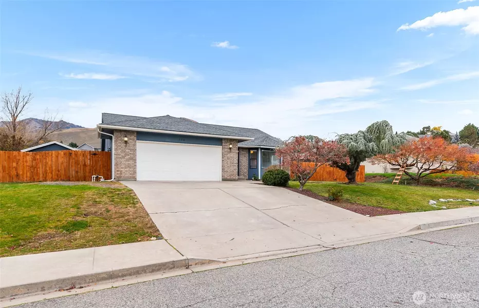 520 Cedar Wood LN, Wenatchee, WA 98801