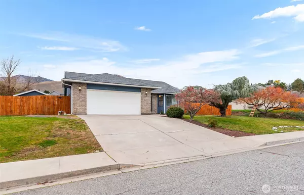 520 Cedar Wood LN, Wenatchee, WA 98801