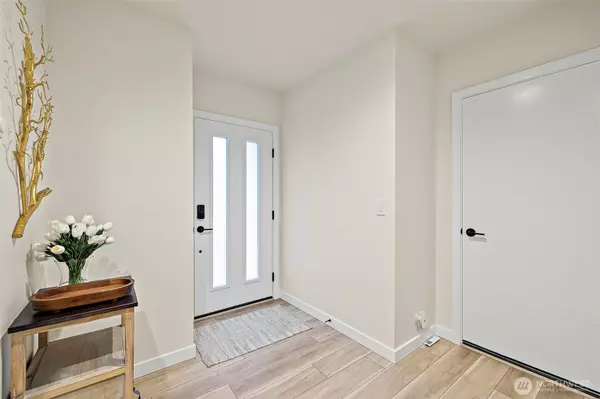 Edmonds, WA 98026,5015 144th ST SW #C1