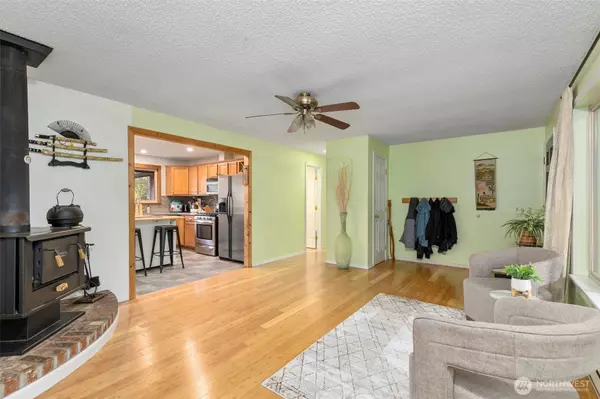 Bremerton, WA 98310,203 NE Alnus WAY