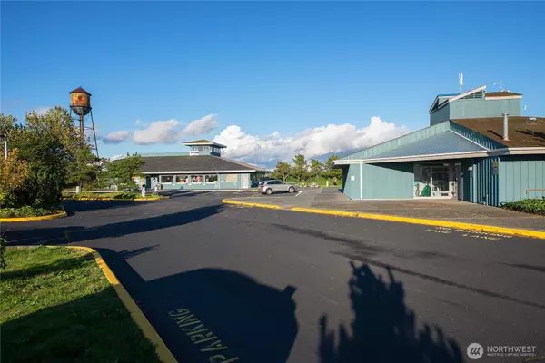 Blaine, WA 98230,9540 Semiahmoo Pkwy #M5