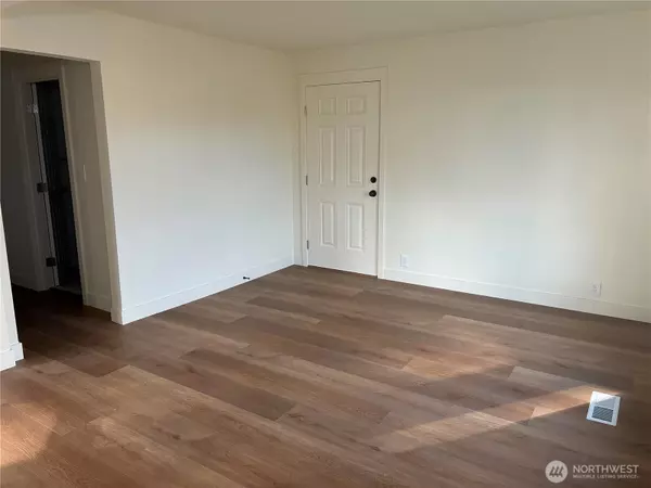 Puyallup, WA 98371,602 8th ST NW