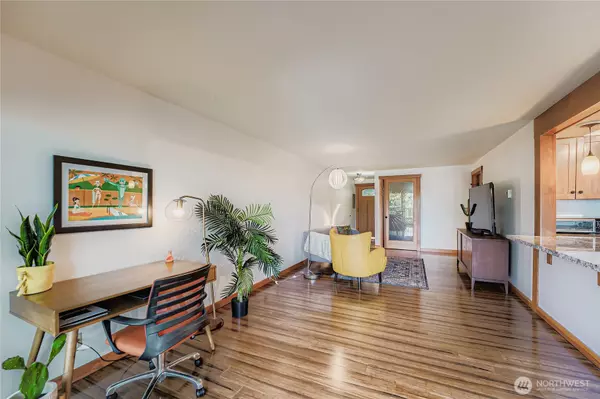 Seattle, WA 98199,3200 W Commodore WAY #206