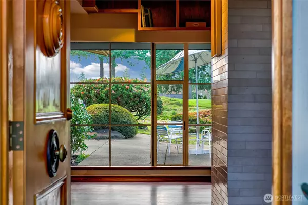 Seattle, WA 98115,7503 Fairway DR NE