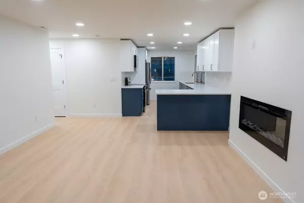 Seattle, WA 98136,4015 SW Thistle ST #A