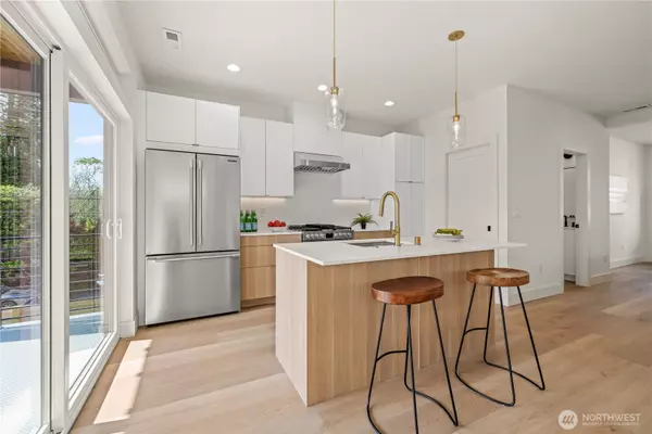 Seattle, WA 98106,6732 21st AVE SW