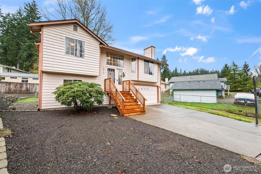 1072 NE Lombard CT, Bremerton, WA 98311