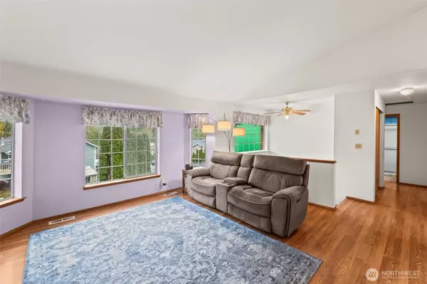 Bremerton, WA 98311,1072 NE Lombard CT