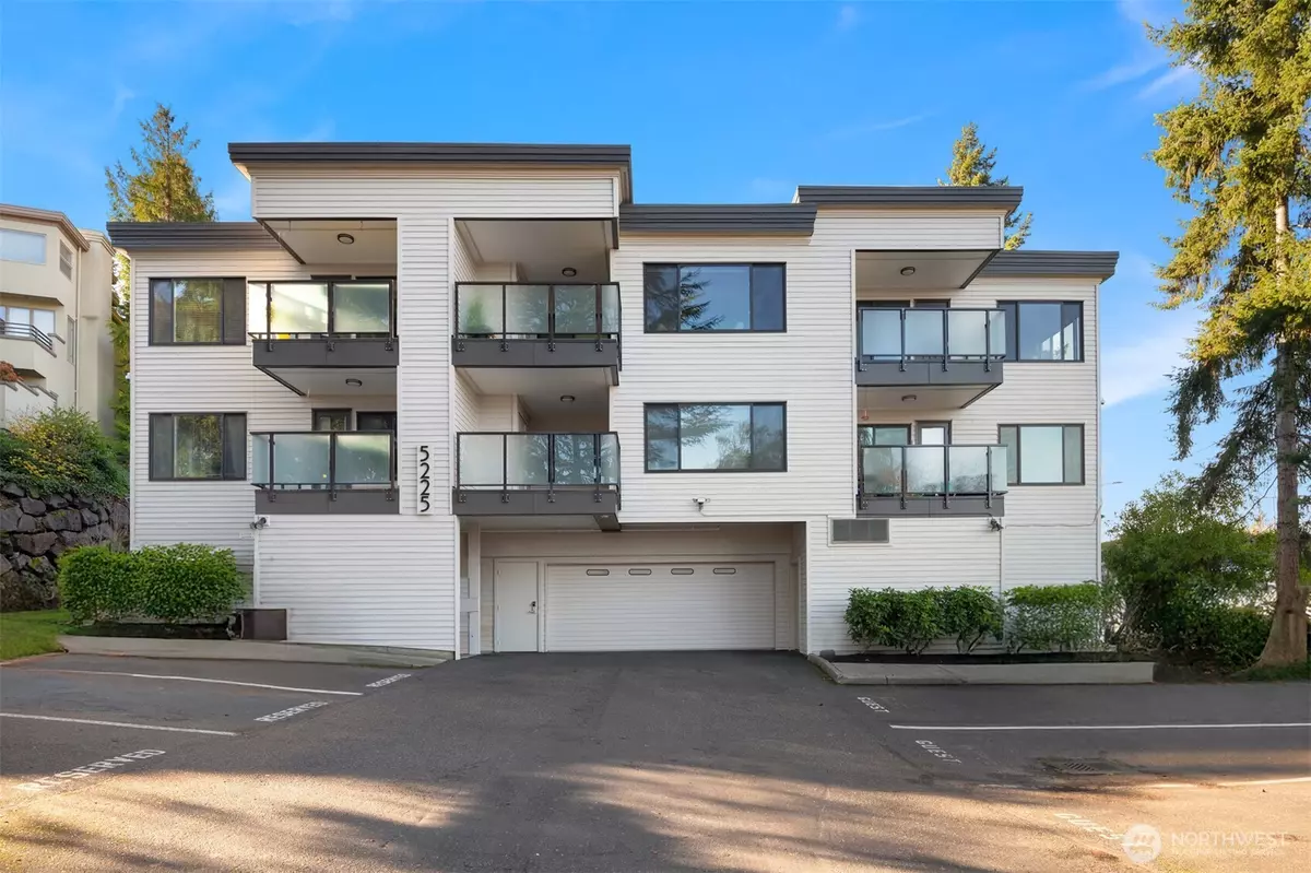 Seattle, WA 98105,5225 50th AVE NE #208