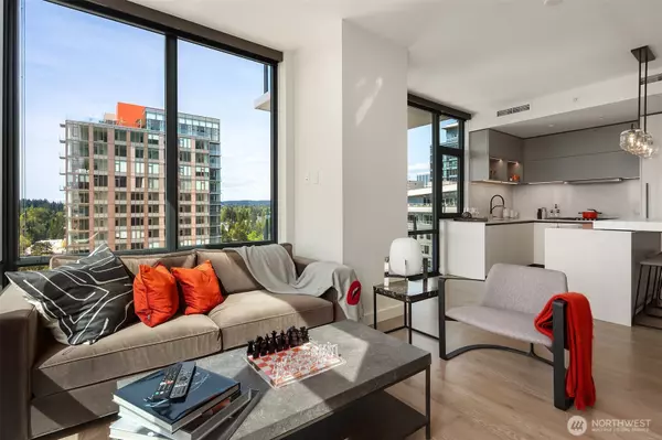 Bellevue, WA 98004,889 Avenue Square NE #804