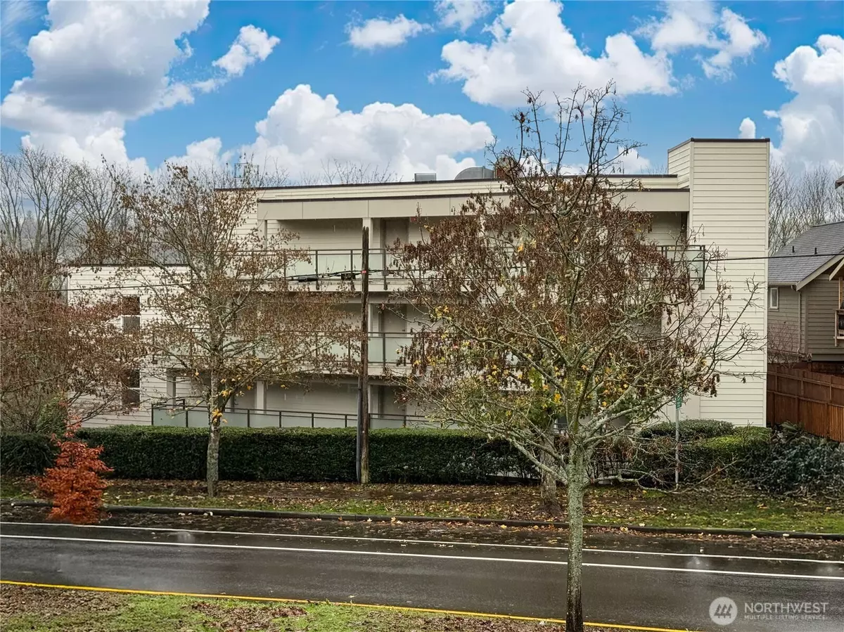 Seattle, WA 98199,2334 Thorndyke Ave W #202