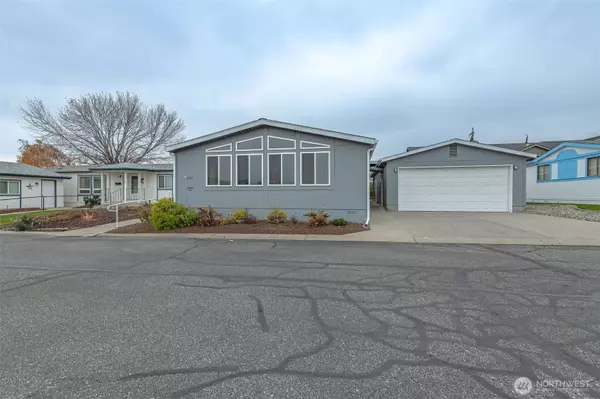 1705 Twins Peaks DR, Wenatchee, WA 98801