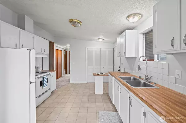 Puyallup, WA 98372,10522 60th Street Ct E