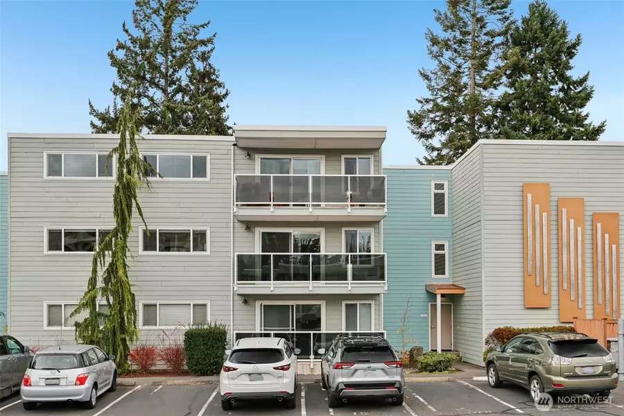 960 5th AVE S #208, Edmonds, WA 98020