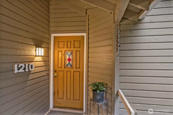 Bellevue, WA 98004,1210 101st PL NE #1210