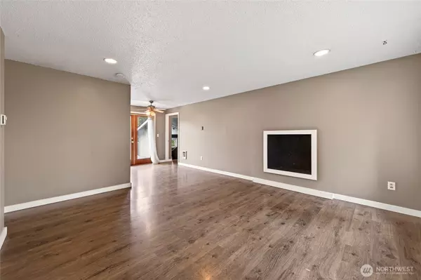 Woodinville, WA 98072,13308 NE 186th ST