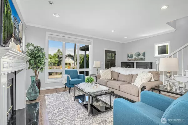 Seattle, WA 98119,2111 6th AVE W