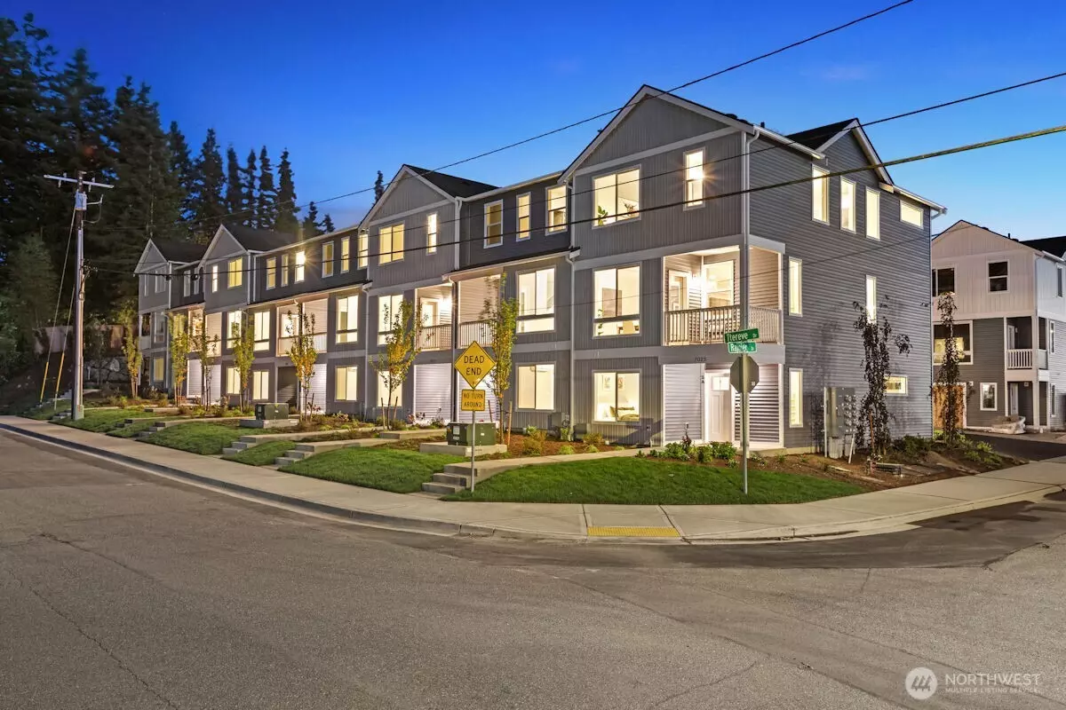 Everett, WA 98203,7027 Rainier DR #G